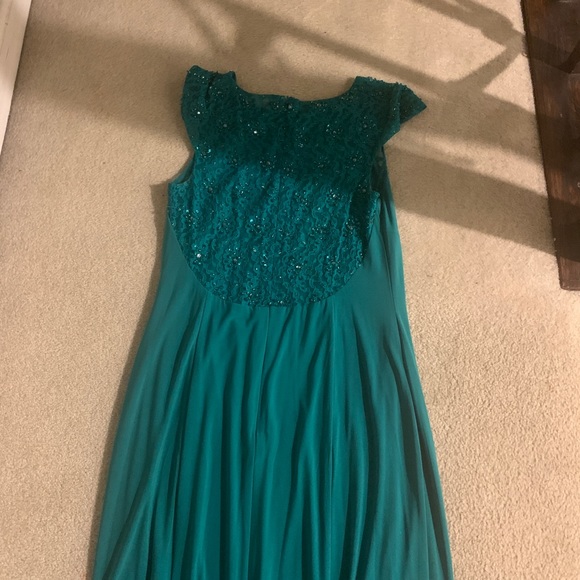 Green gown. Holiday dress. - Picture 4 of 5